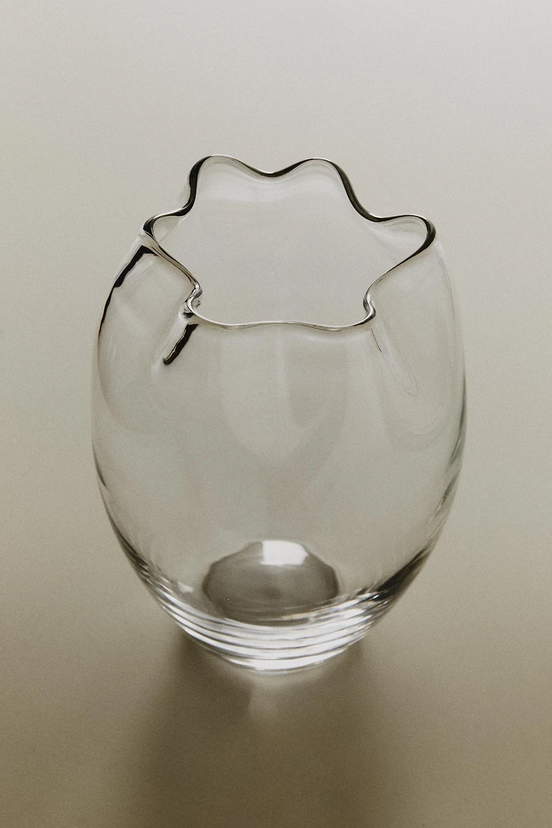 WAVY VASE