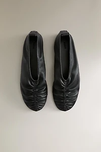 PLEATED LEATHER BALLET FLATS