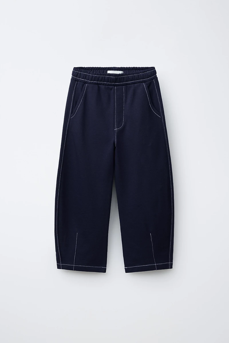 ENSEMBLE SWEAT ET PANTALON EN MOLLETON SURPIQUÉ