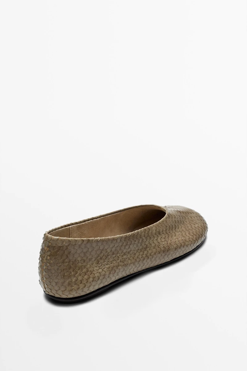Round toe leather ballerinas