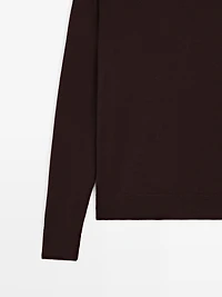100% wool fine knit crew neck sweater