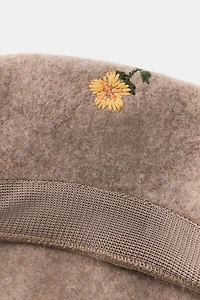 BÉRET EN LAINE 100% BRODERIES FLEURS