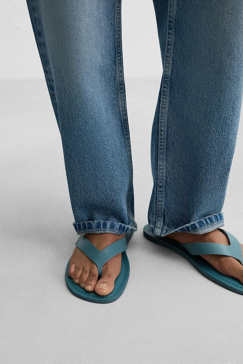 STRAPPY LEATHER SANDALS