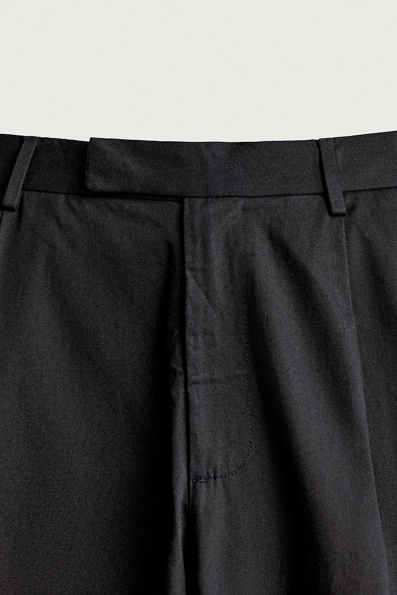 RELAXED FIT PLEATED PANTS