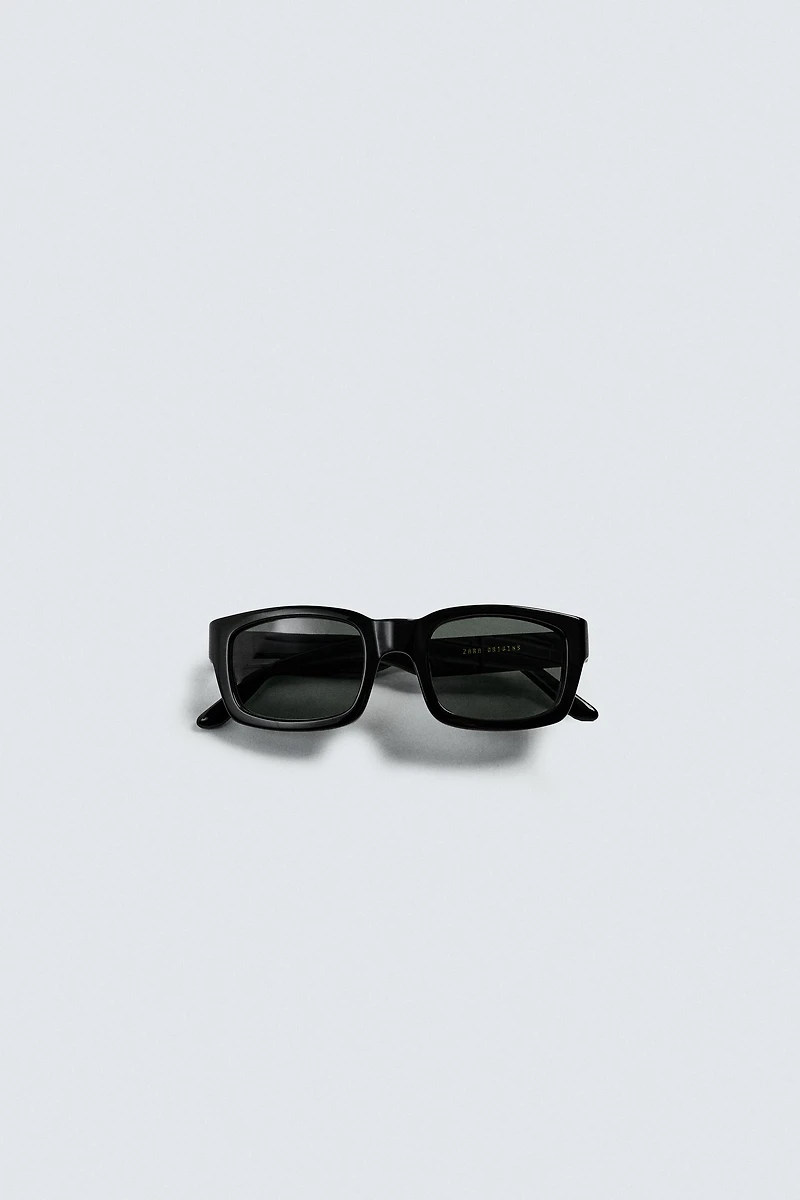 LUNETTES DE SOLEIL CARRÉES
