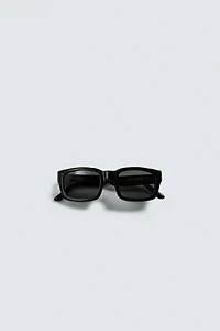 LUNETTES DE SOLEIL CARRÉES