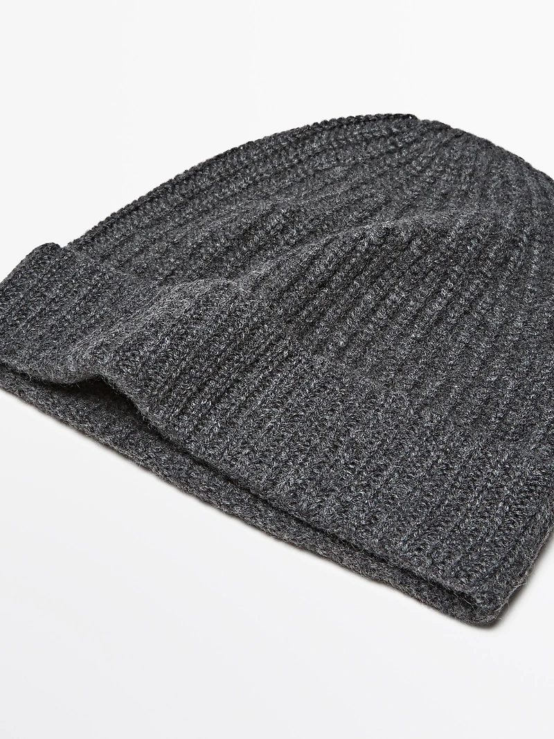Ribbed 100% cashmere beanie