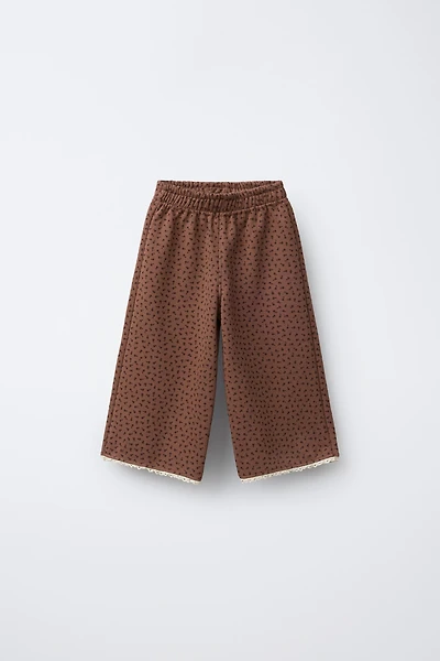 PANTALON EN MOLLETON JUPE-CULOTTE IMPRIMÉ DENTELLE