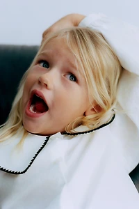 EMBROIDERED PETER PAN COLLAR BLOUSE