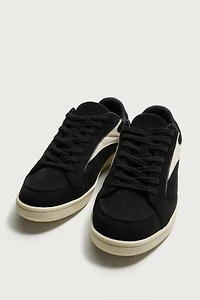 RETRO STYLE SNEAKERS