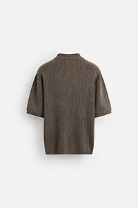 POLO EN MAILLE STRUCTURÉE DÉLAVÉE