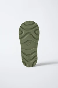 RAIN BOOTS