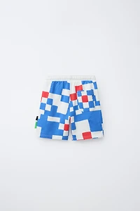 SHORT À CARREAUX AVEC ÉTIQUETTE LOGO