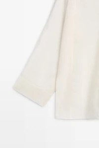 Flowing blouse with seam details