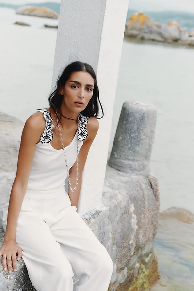 TOP AVEC APPLIQUES FLEURS