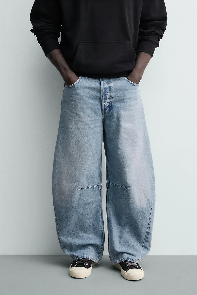 RELAXED BARREL FIT JEANS WITH DARTS