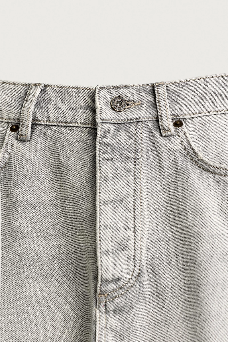 STRAIGHT ANKLE JEANS