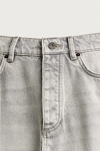 STRAIGHT ANKLE JEANS