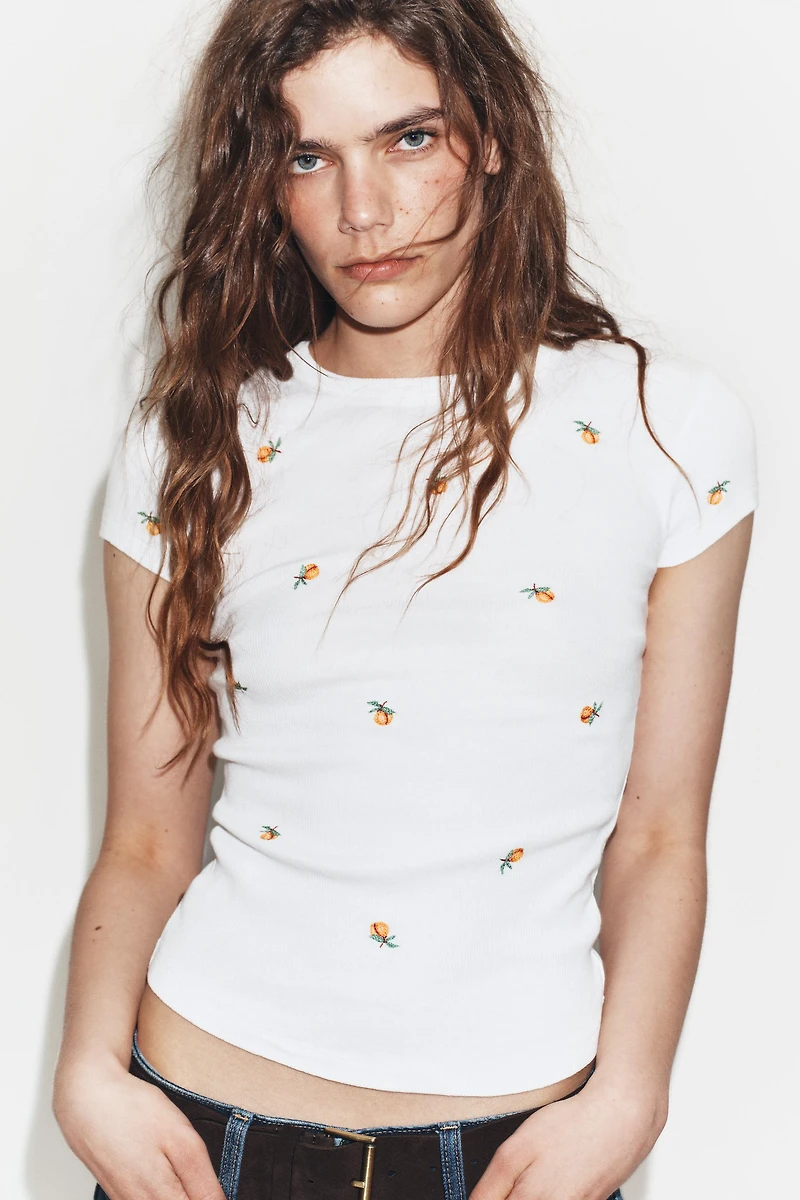 EMBROIDERED SHORT SLEEVE RIB T-SHIRT
