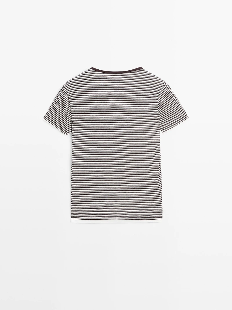 Short sleeve T-shirt with double trim