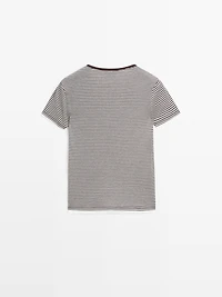 Short sleeve T-shirt with double trim