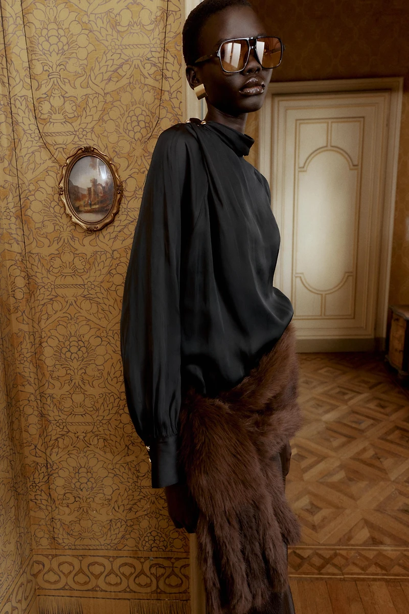 BLOUSE SATINÉE BOUTONS ÉPAULE