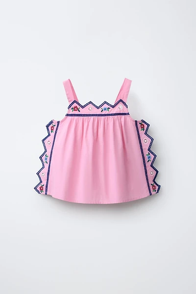 ZIGZAG EMBROIDERED TOP