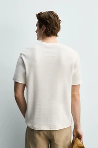T-SHIRT REGULAR FIT STRUCTURÉ