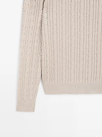 Cable-knit 100% cotton sweater with crew neck