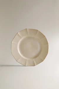 STONEWARE DESSERT PLATE WITH RAISED LINE DESIGN FRAME