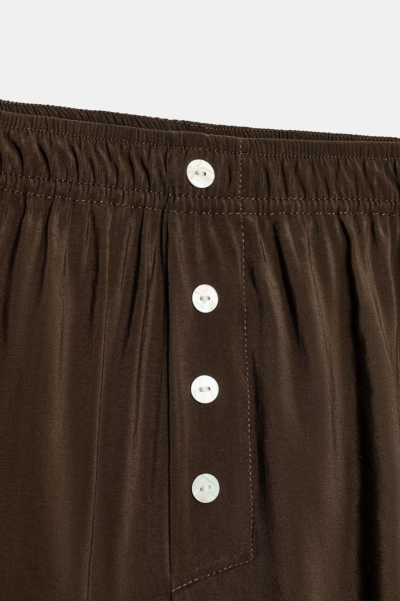 FLOWY SHORTS WITH BUTTONS