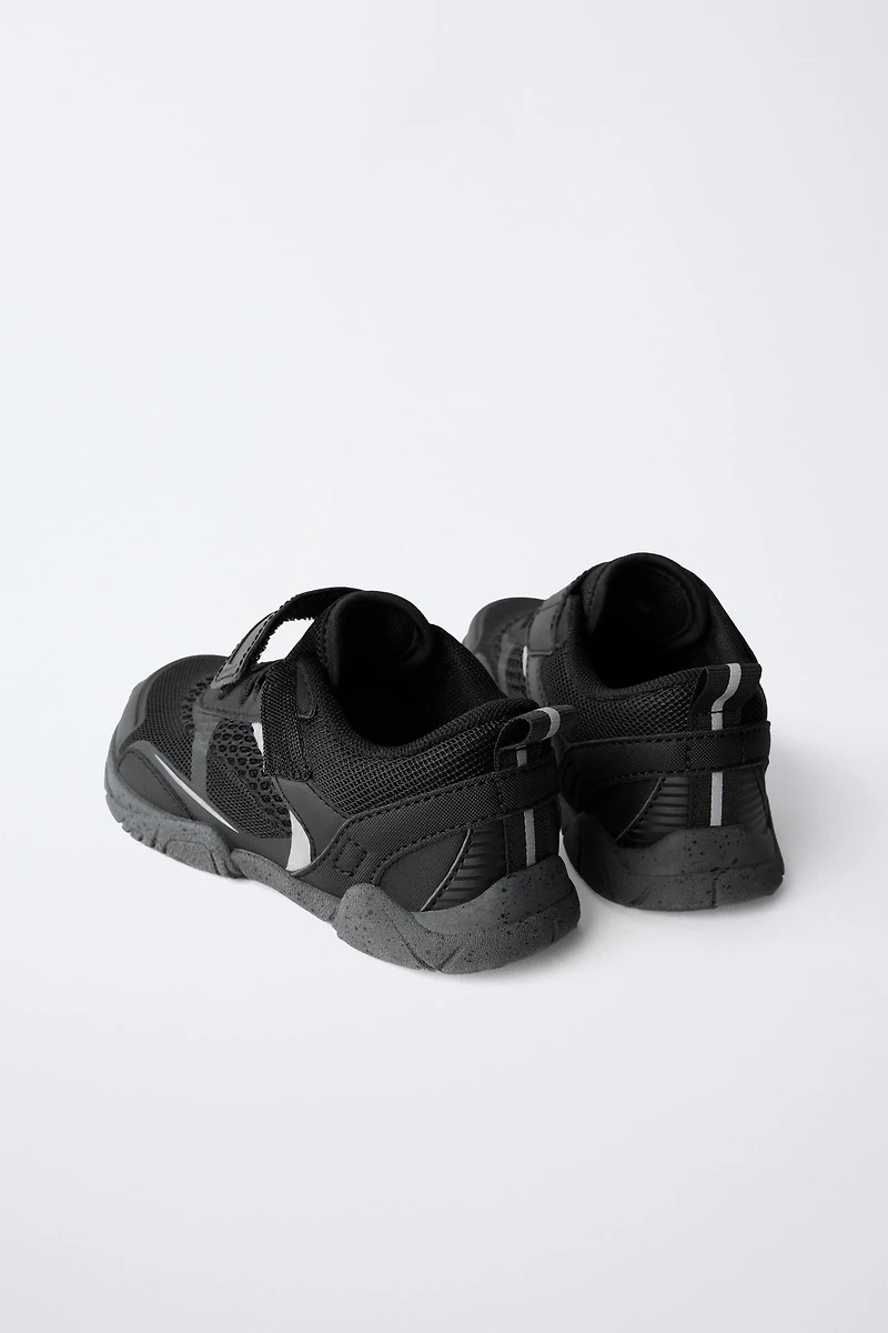 BAREFOOT SNEAKERS
