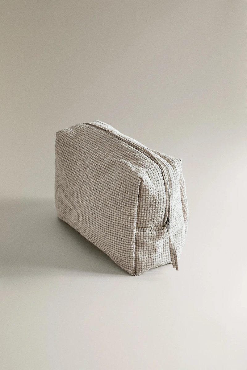 CHILDREN'S GINGHAM TOILETRY BAG