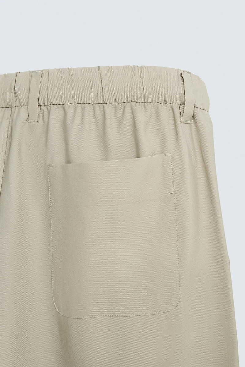 RELAXED FIT FLOWY PANTS