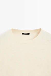 Round neck knit sweater
