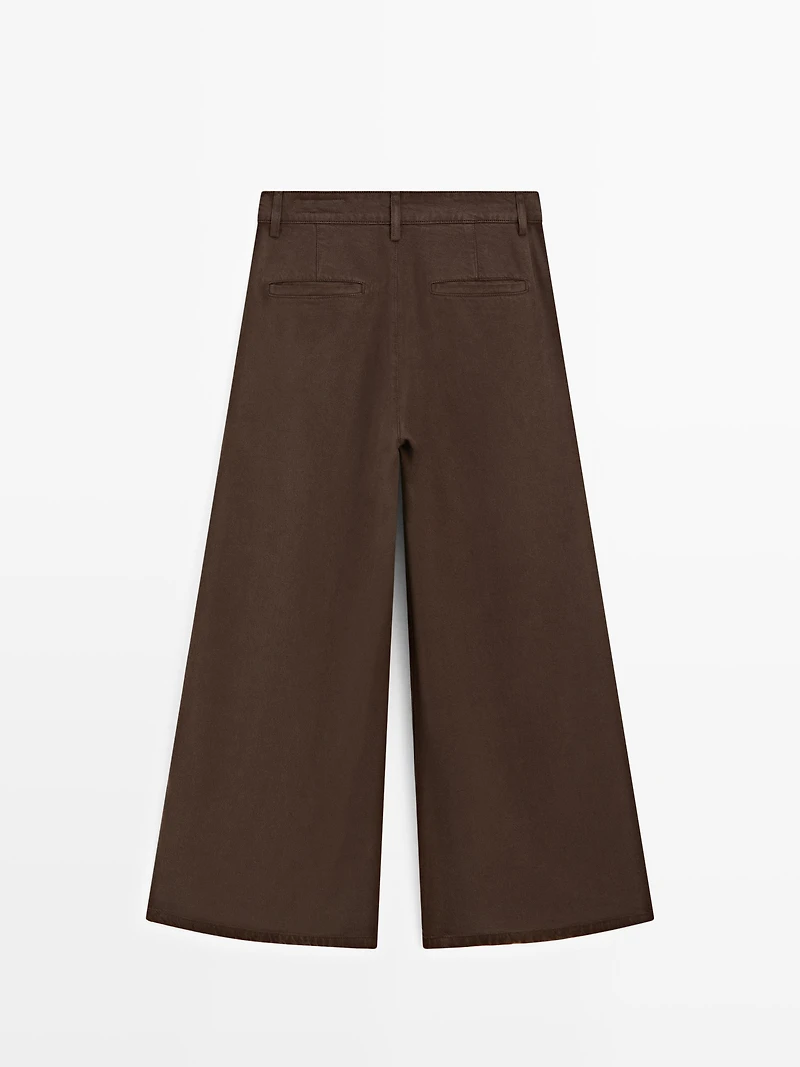 Pleated wide-leg pants