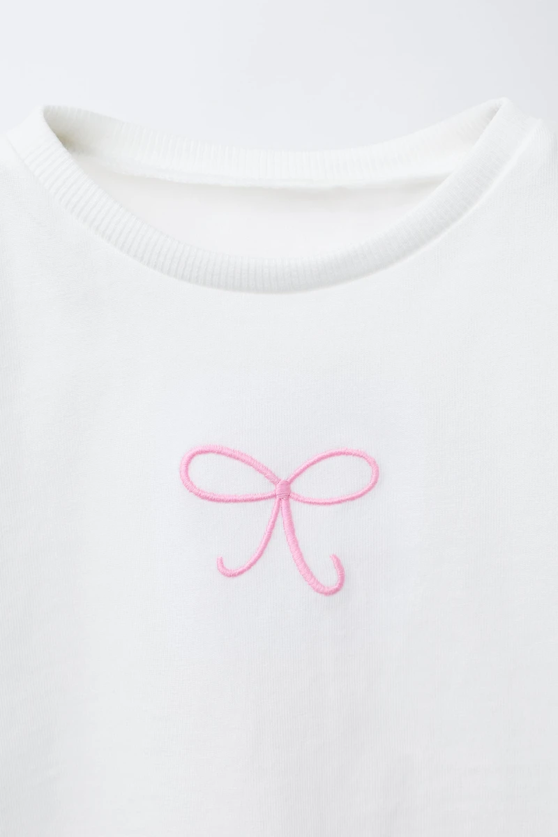 T-SHIRT BRODÉ ET INSCRIPTION