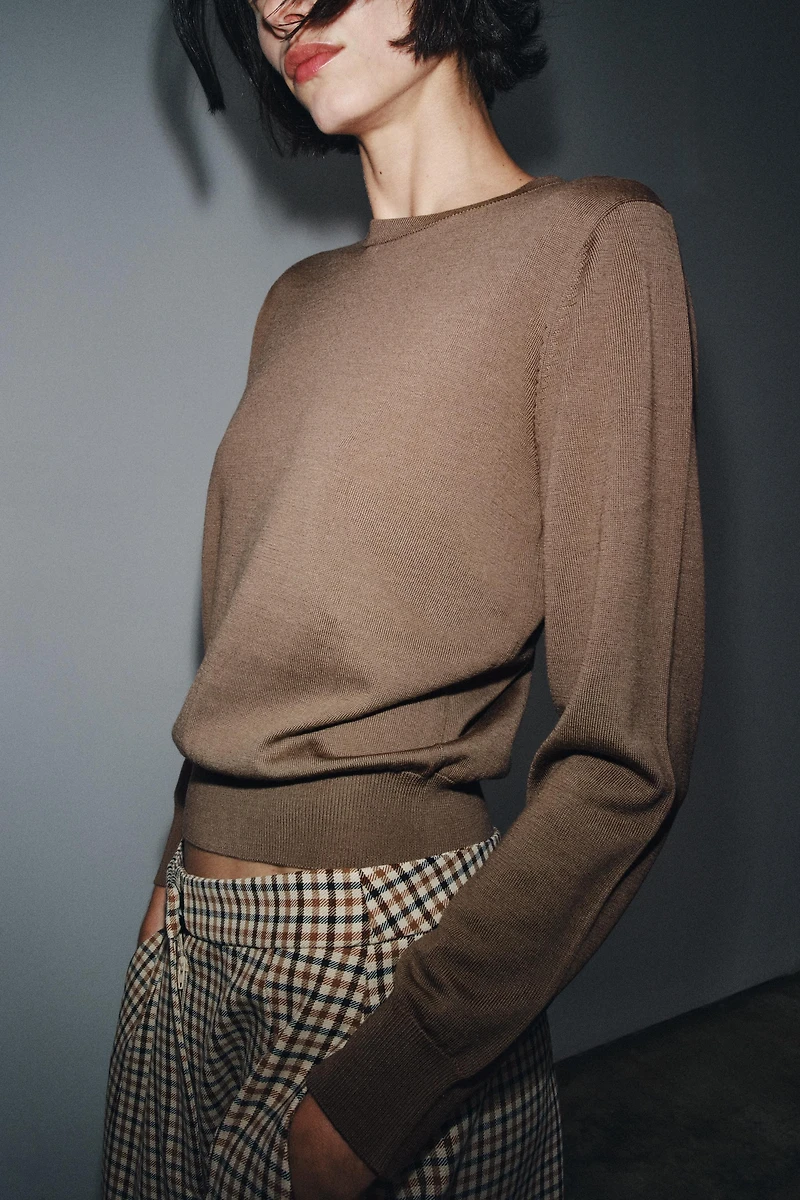 100% WOOL PLAIN KNIT SWEATER