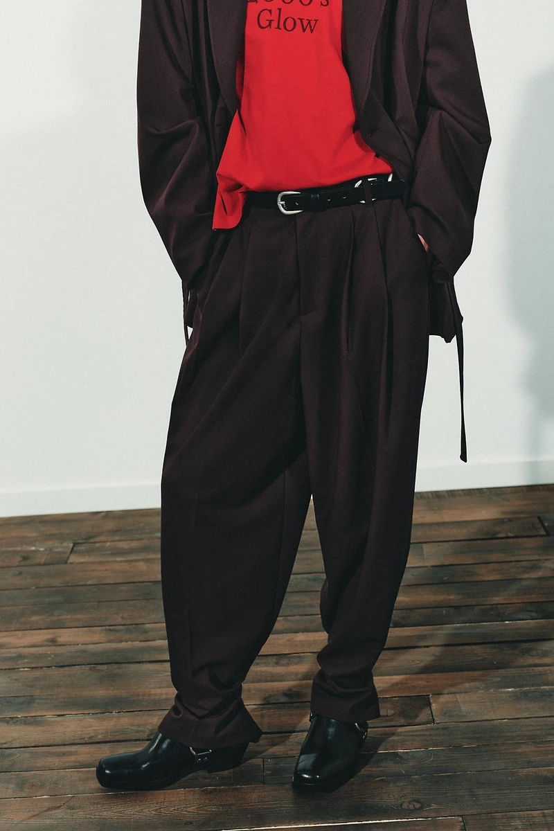 PLEATED PANTS WITH BUTTON HEM