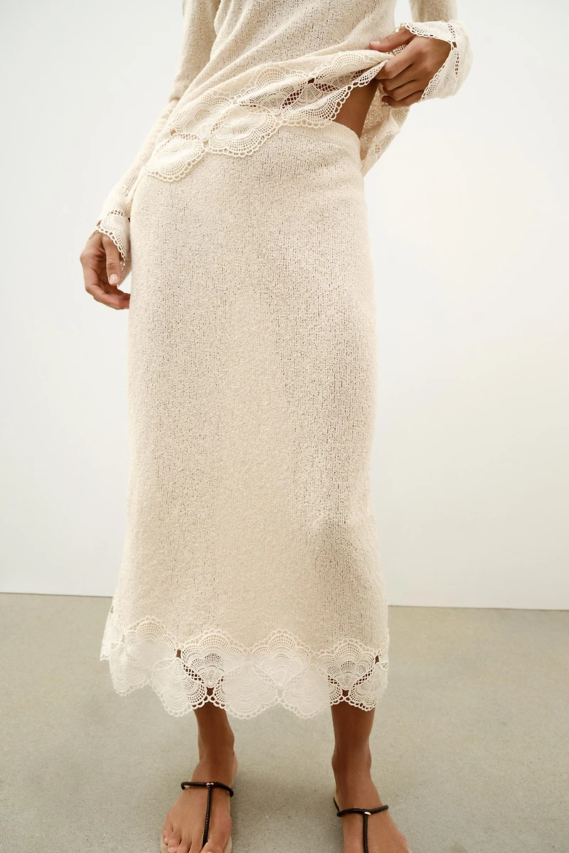 JUPE RUSTIQUE AU CROCHET