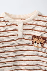 PULL EN MAILLE AVEC PIÈCE LION