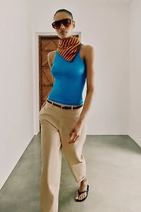 PANTALON CHINO AVEC CEINTURE TRESSÉE