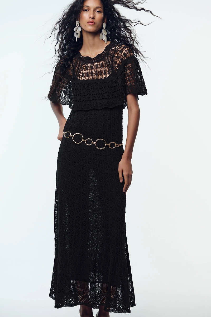 ROBE LONGUE EN MAILLE POINTELLE À VOLANT
