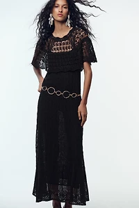 ROBE LONGUE EN MAILLE POINTELLE À VOLANT