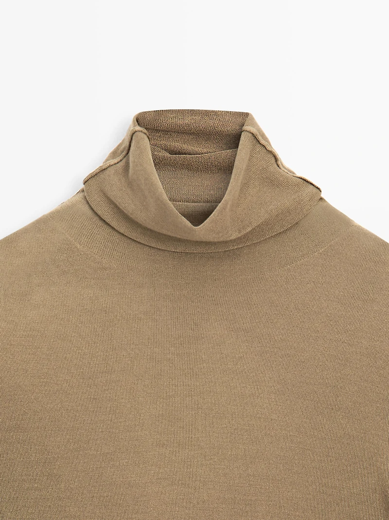 Extra fine knit 100% silk sweater with high neck - LIMITED