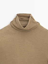 Extra fine knit 100% silk sweater with high neck - LIMITED