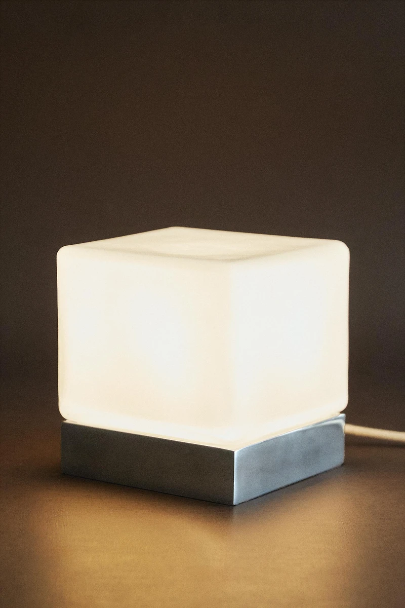 GLASS CUBE TABLE LAMP