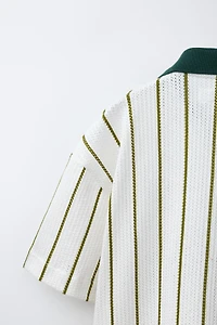 CHEMISE EN MAILLE À RAYURES AVEC INSCRIPTION