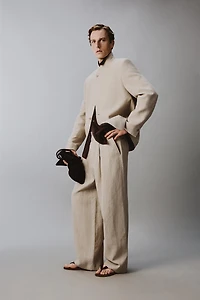 RELAXED FIT PLEATED SUIT PANTS