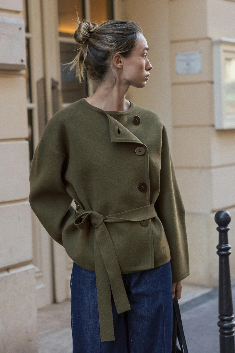 BELTED SHORT KNIT COAT